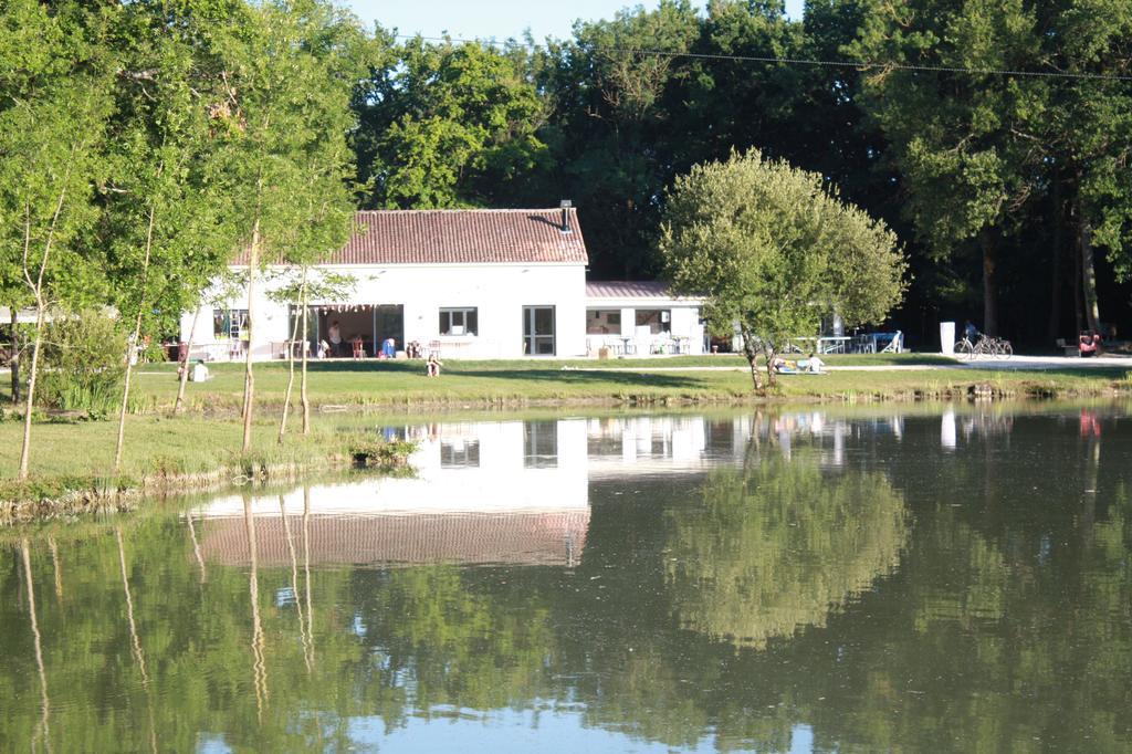 Chalet De La Heronniere Chef-Boutonne Exterior photo